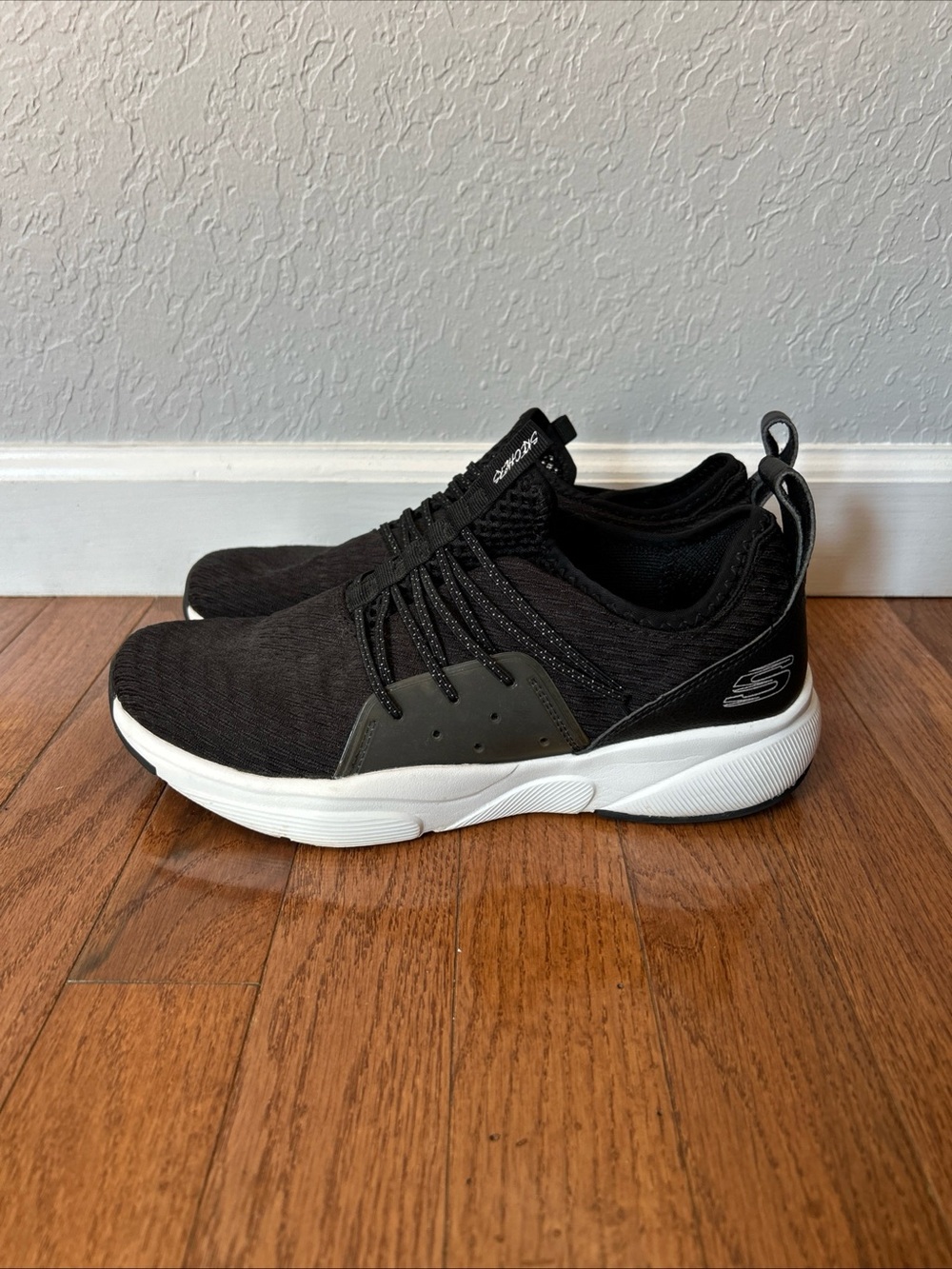 Skechers High Apex Running Shoes Bungee Slip On Sneakers Women’s Size 8.5 Black